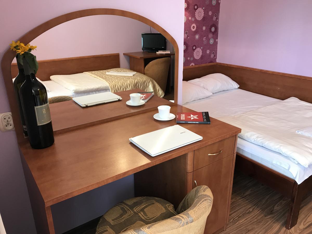 Gosciniec Kukle Bed & Breakfast Bagian luar foto