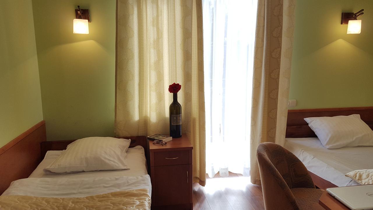 Gosciniec Kukle Bed & Breakfast Bagian luar foto
